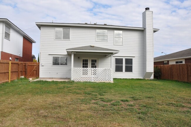 Building Photo - 3 Bedroom 2.5 Bath With Bonus Room in Laur...