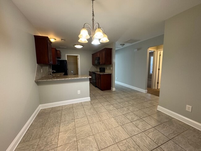 Building Photo - MOVE-IN READY!