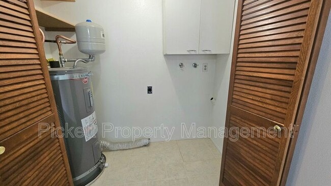 Building Photo - 2870 SE Colusa Ave