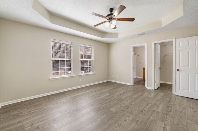 Building Photo - No HOA! Large Lot!