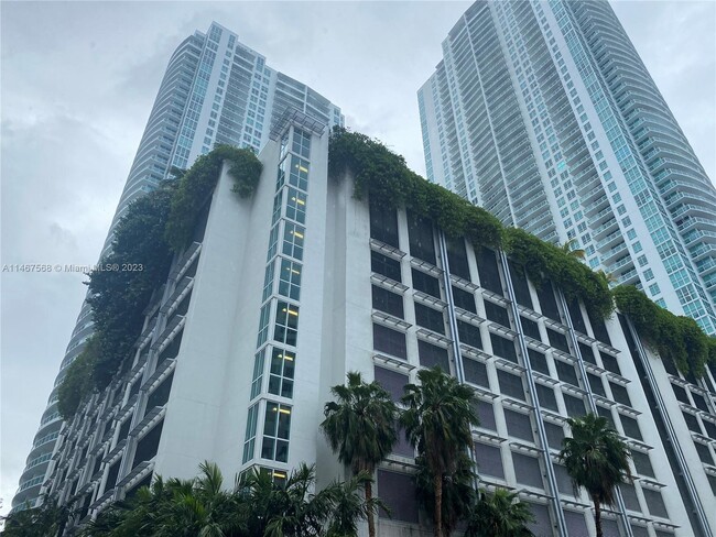 Building Photo - 950 Brickell Bay Dr