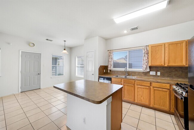 Building Photo - 1102 Grassy View Dr