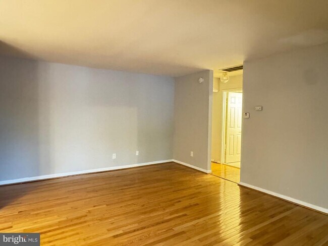 Building Photo - 5482 Cedar Ln