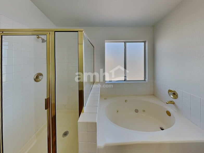 Building Photo - 9876 Vermillion Cliffs Ave