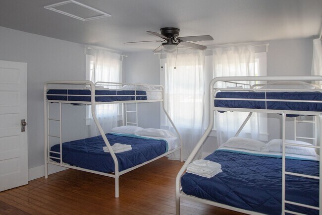 Building Photo - 1911 34th St