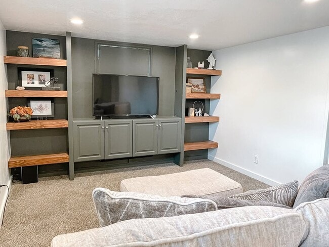 Building Photo - 4669 S 300 E