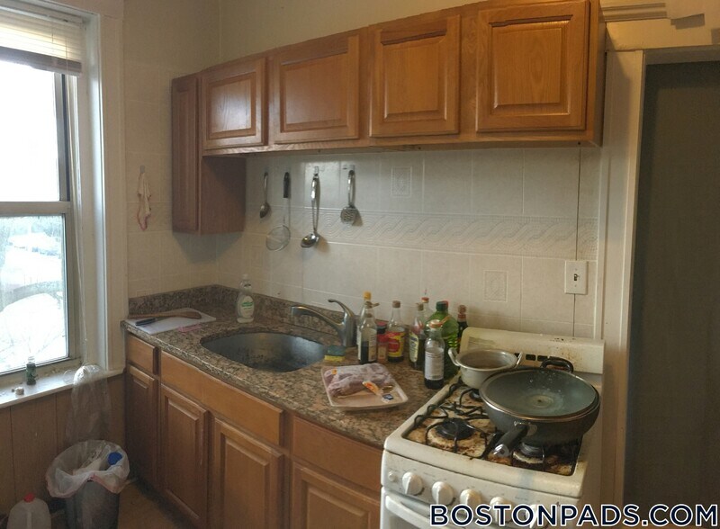 Building Photo - 96 Maple St