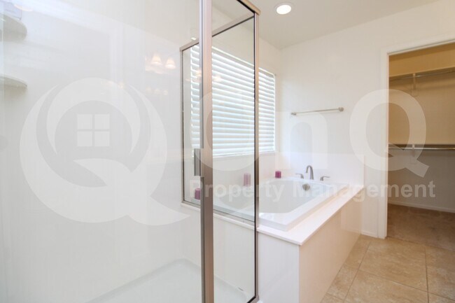 Building Photo - 222 N 56th Pl