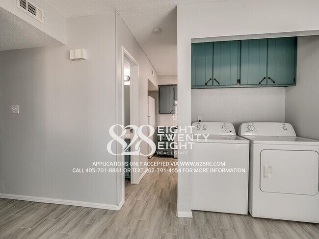 Building Photo - *AVAILABLE NOW!* Spacious 3 Bed/2.5 Bath Condo in East Norman!