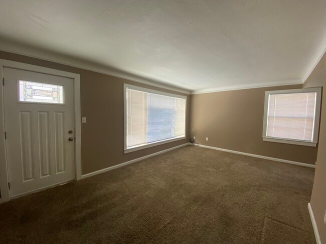 Building Photo - 6825 Beresford Ave