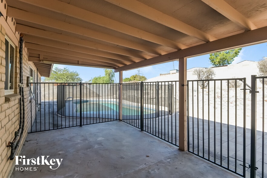 Building Photo - 9801 E Domenic Ln