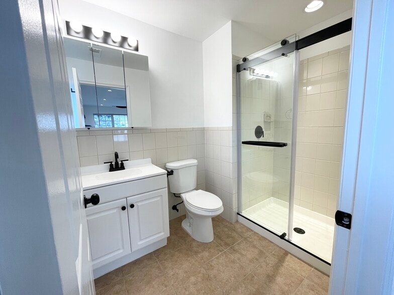 Primary Bathroom - 162 Vasser Dr