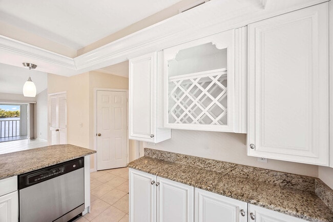 Building Photo - 1015 Mainsail Dr