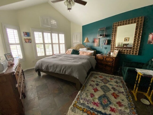 Building Photo - Beautiful Furnished 3 Bedroom/2.5 Bathroom Single Family Home with Flexible Lease terms.