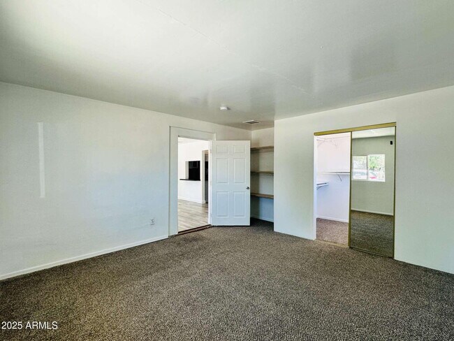 Building Photo - 316 N 84th Pl