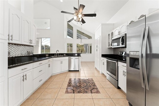 Building Photo - 8101 Canyon Lake Cir