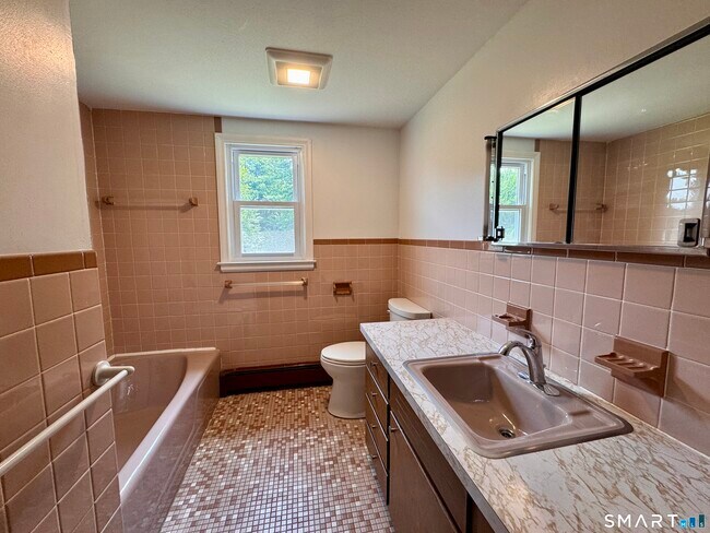 Building Photo - 138 Hampden Rd