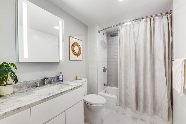 Building Photo - Experience luxury living at 'A'ali'i in the heart of Ward Village in Kaka'ako!