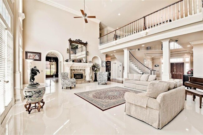 Building Photo - 1501 N Starr Dr