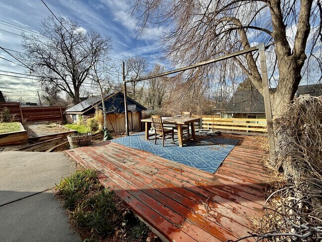 Building Photo - 1228 Bryan Ave