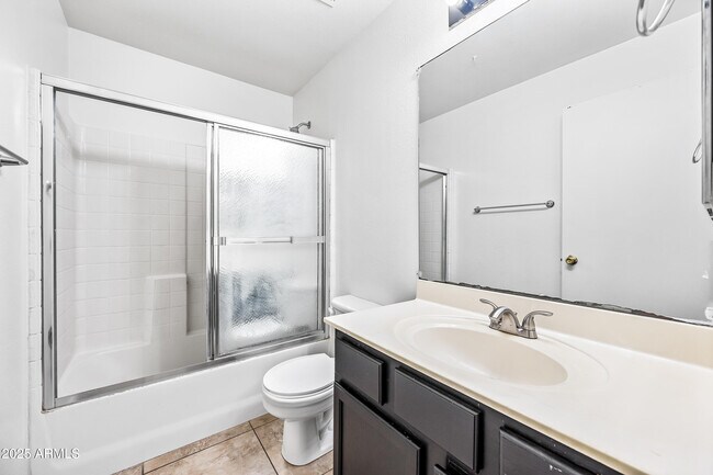 Building Photo - 9018 W Cambridge Ave