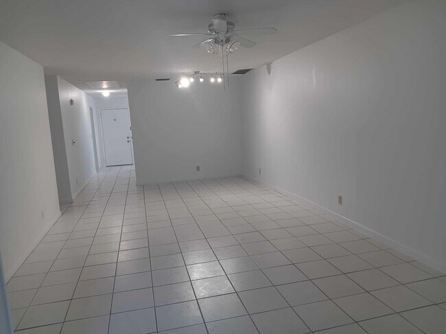 Building Photo - 20886 Vinesta Cir