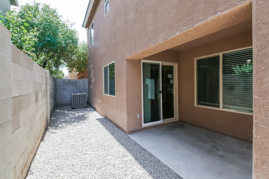 Building Photo - 339 S Travis