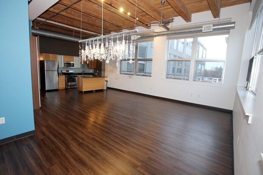 Open Floor Plan, Dining Room, Living Room, Kitchen - 120 Holmes St