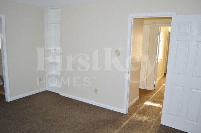 Building Photo - 6045 Holly Heights Cove