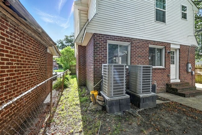 Building Photo - 931 Kenton Ave