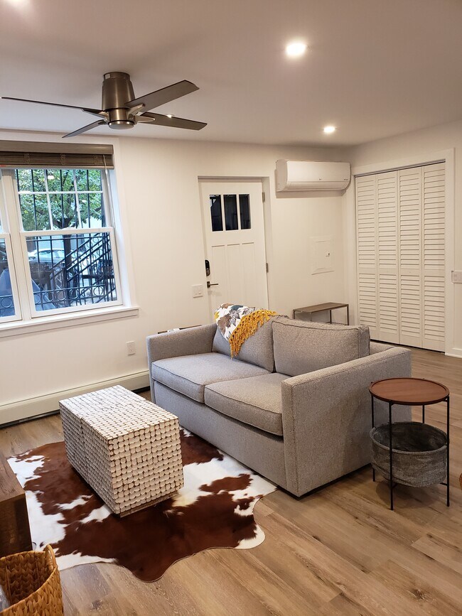 Building Photo - 15 E 117th St