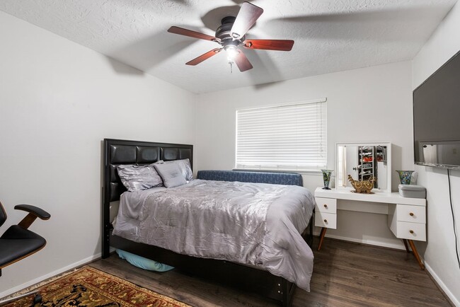 Building Photo - 14039 Utopia Dr