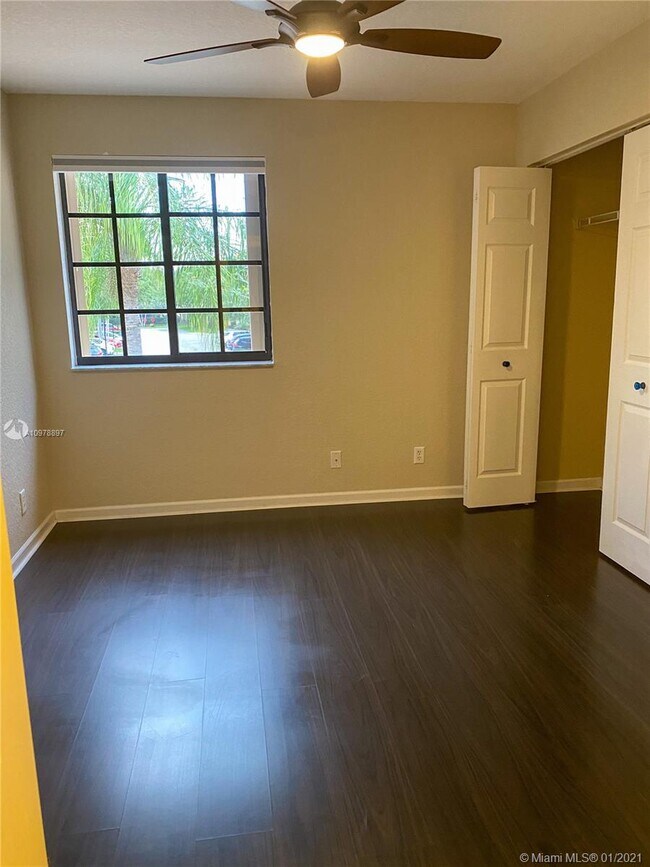 Building Photo - 4272 Vineyard Cir