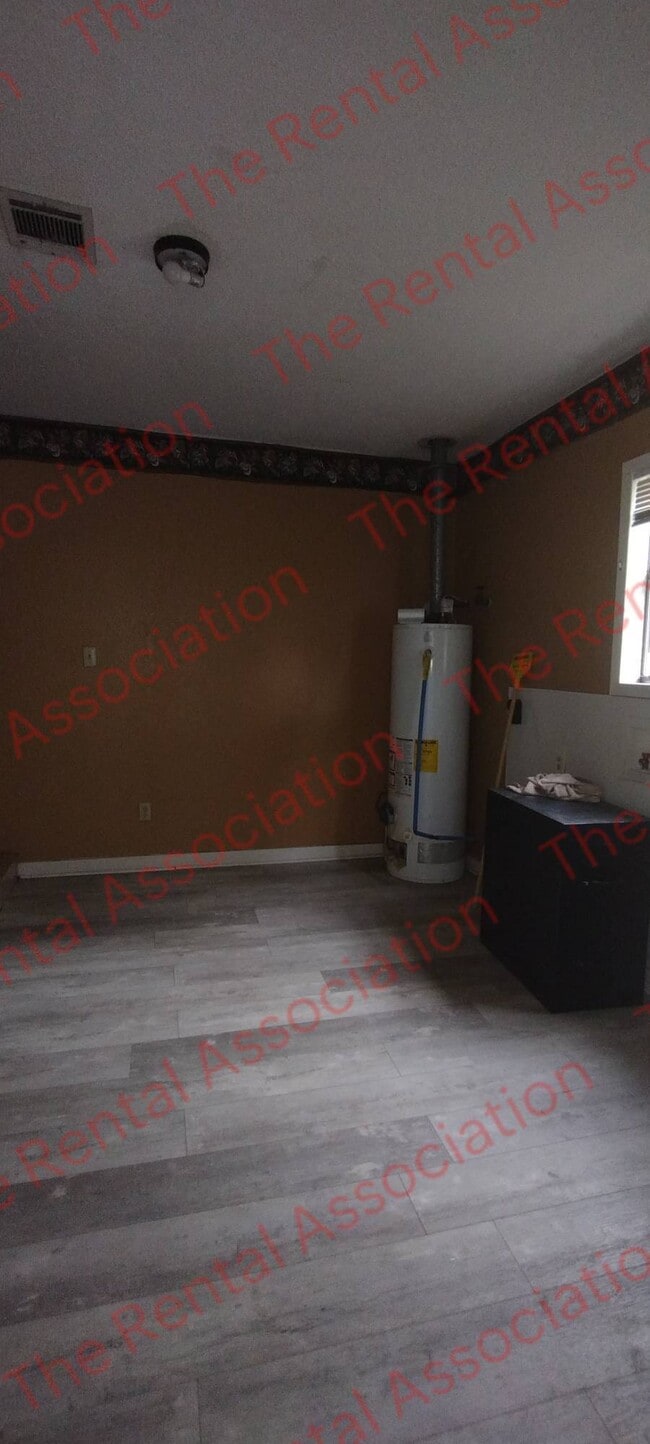 Building Photo - 204 Magnolia St