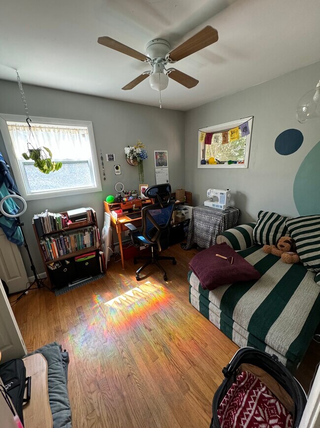 Bedroom 2 - 62 Pine St