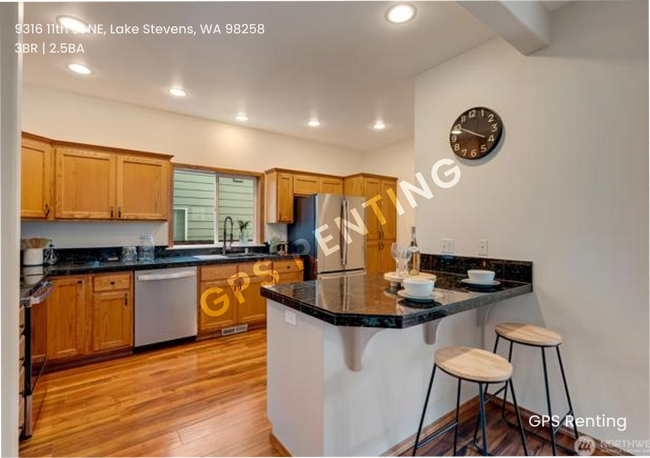 Building Photo - Stylish 3-Bedroom Home in Prime Lake Steve...