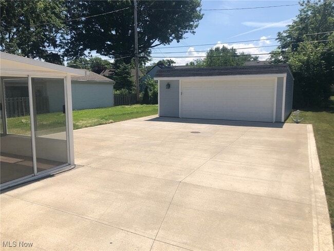 Building Photo - 29520 Cresthaven Dr