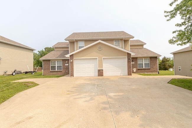 Building Photo - 3611 Zinnia Dr