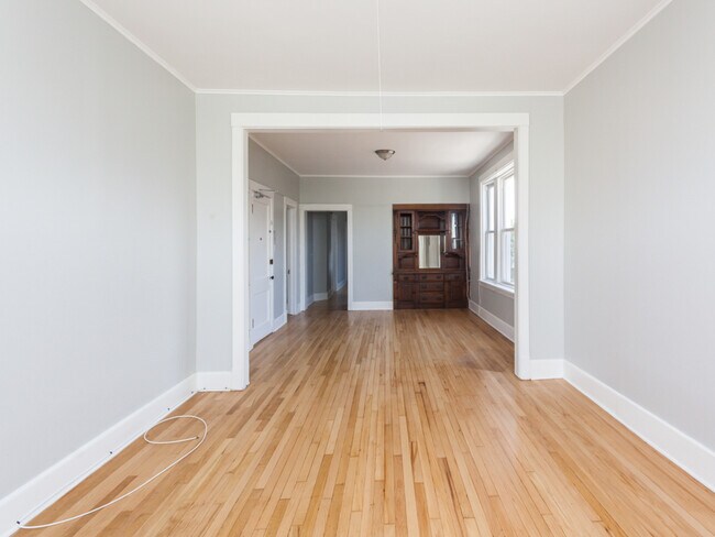 Building Photo - 901 N Mozart St