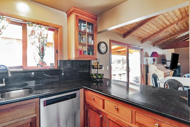 Building Photo - 9270 Linda Vista Ln