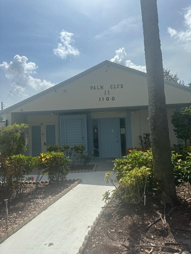 Building Photo - 1102 Green Pine Blvd