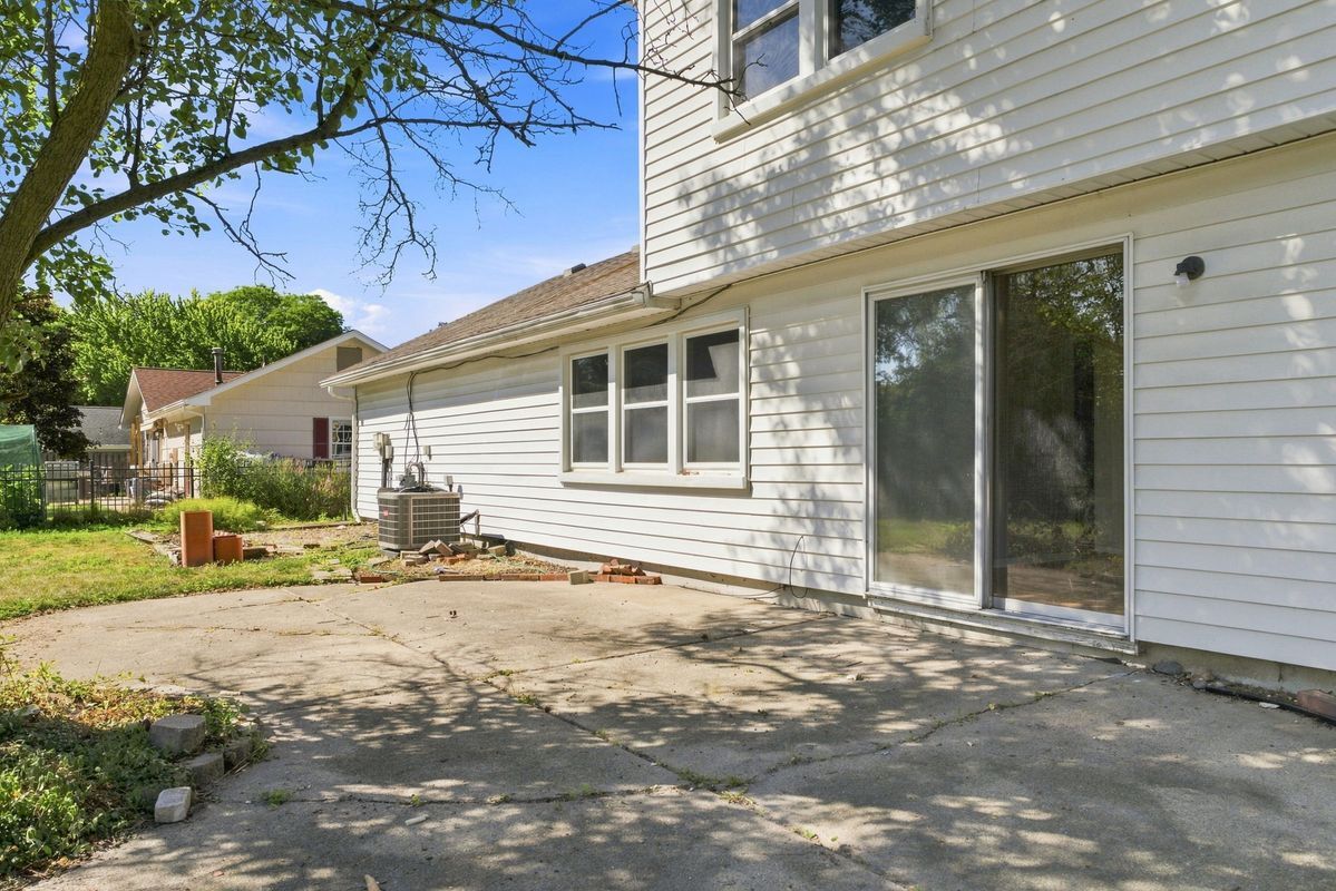 Building Photo - 4856 Danbury Dr