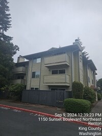 Building Photo - Renton Sunset Heights Condominiums - 2 bedroom 1 bathroom lower floor unit - Water, Sewer & Garba...