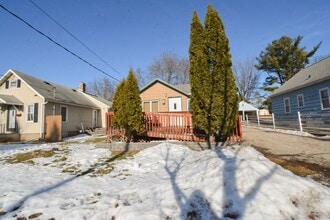 Building Photo - For Rent: 2 Bed, 1 Bath Home Near Mayo Clinic