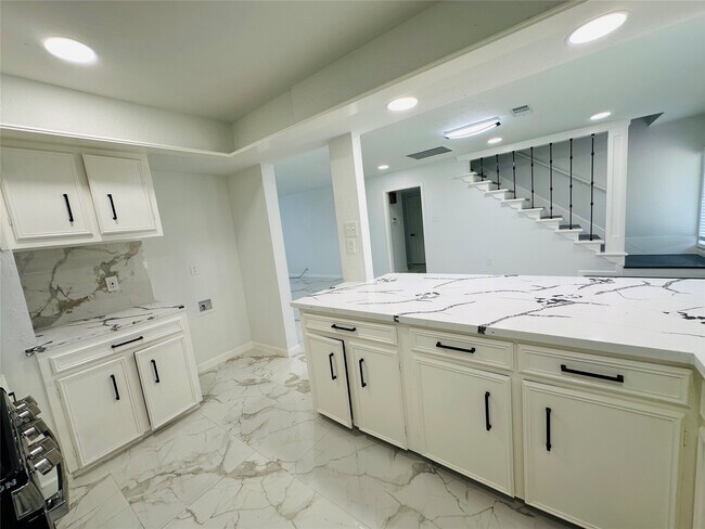 Building Photo - 7131 Carvel Ln