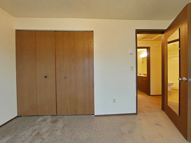 Building Photo - 2 Bedroom Townhouse ~ South Corvallis
