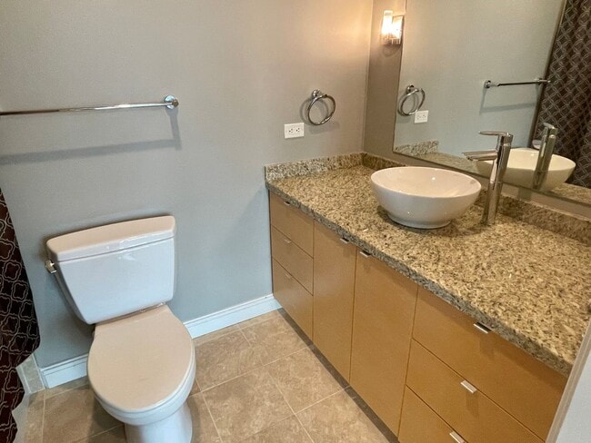 Building Photo - Luxury 2 Bed 2.5 Bath Condo in Central OKC
