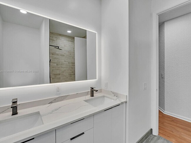 Building Photo - 3420 Washington Ln