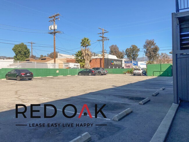 Building Photo - 417 W Los Feliz Rd