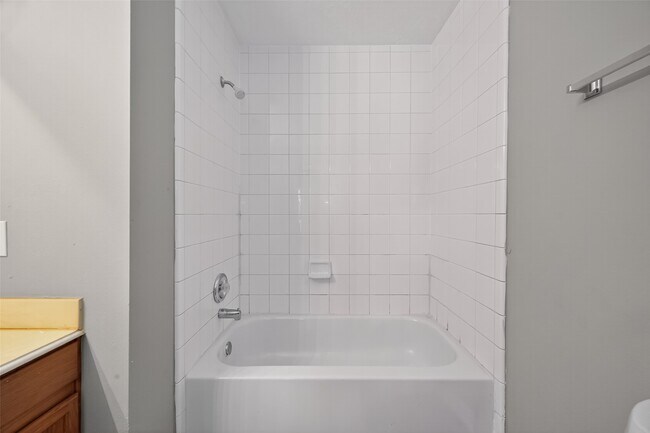 Building Photo - 8253 Fuqua Gardens Dr